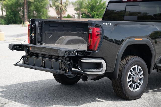 Photo of 2025 Onyx Black GMC Sierra 2500