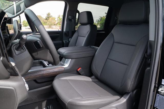 Photo of 2025 Onyx Black GMC Sierra 2500