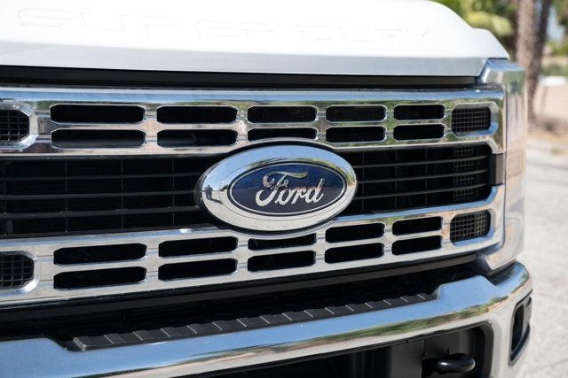Photo of 2024 Oxford White Ford F-250