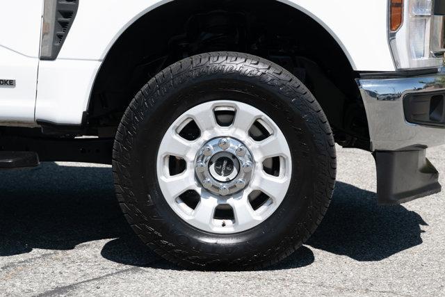 Photo of 2024 Oxford White Ford F-250