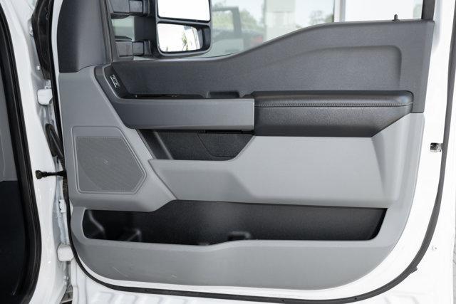 Photo of 2024 Oxford White Ford F-250