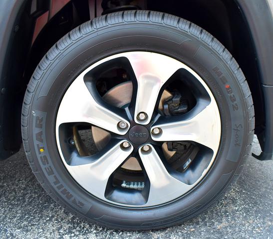 Photo of 2018 Silver Jeep Compass