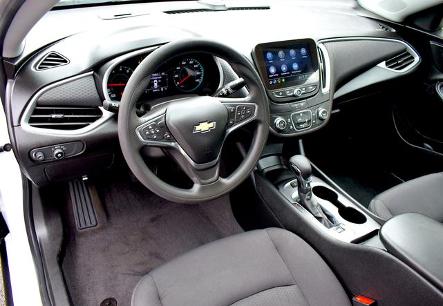 Photo of 2024 White Chevrolet Malibu
