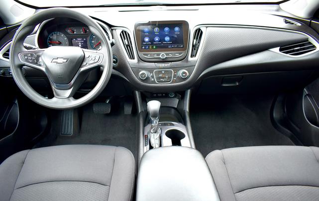Photo of 2024 White Chevrolet Malibu