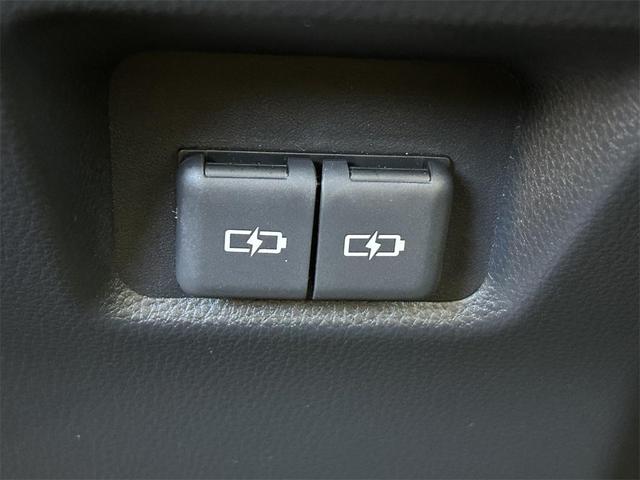 Photo of 2023 Wind Chill Pearl Toyota RAV4