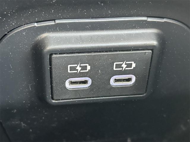 Photo of 2023 Wind Chill Pearl Toyota RAV4
