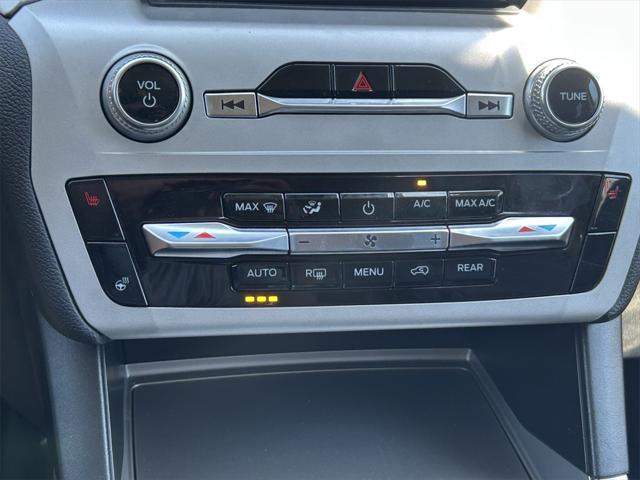 Photo of 2024 AGATE BLACK METALLIC Ford Explorer