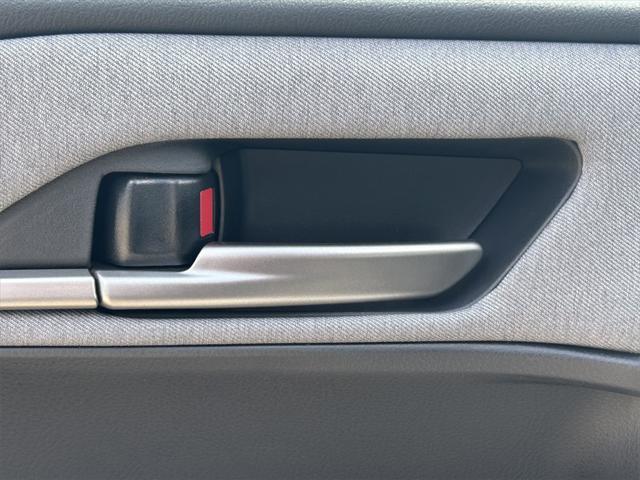Photo of 2025 Ice Cap Toyota Camry