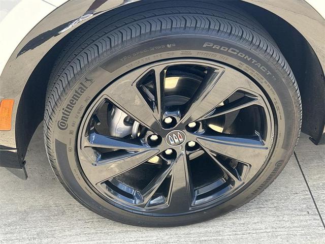 Photo of 2024 Summit White Buick Envision