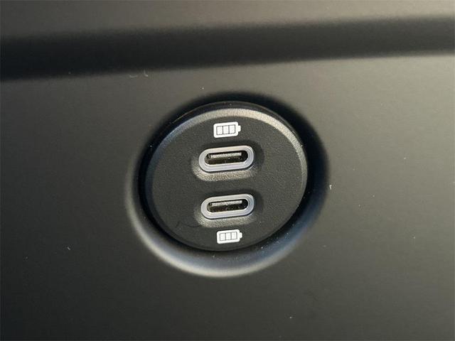 Photo of 2024 White Porsche Macan