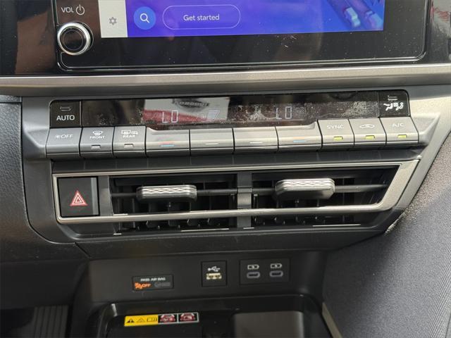 Photo of 2025 Ice Cap Toyota Camry