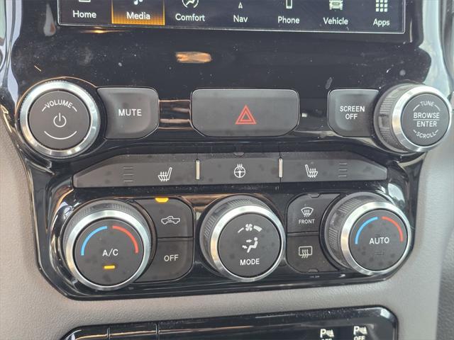 Photo of 2022 Diamond Black Crystal Pearlcoat RAM 1500