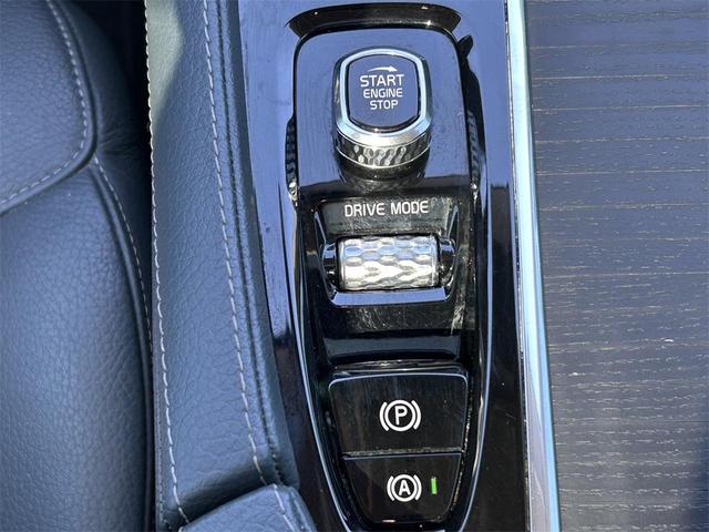 Photo of 2020 Denim Blue Metallic Volvo XC90