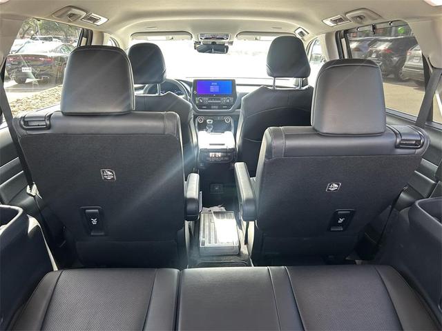Photo of 2024 Coastal Cream Toyota Grand Highlander