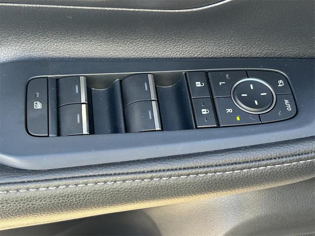 Photo of 2024 Coastal Cream Toyota Grand Highlander