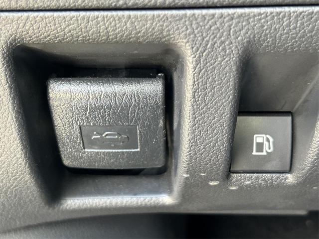 Photo of 2024 Coastal Cream Toyota Grand Highlander