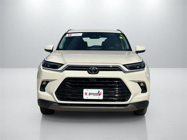 Photo of 2024 Coastal Cream Toyota Grand Highlander