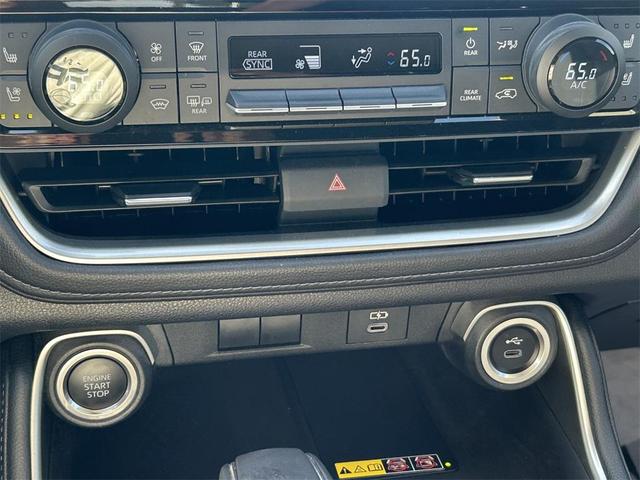 Photo of 2024 Coastal Cream Toyota Grand Highlander