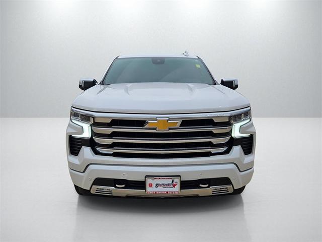 Photo of 2024 Iridescent Pearl Tricoat Chevrolet Silverado 1500