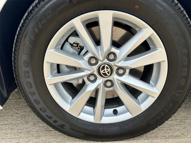 Photo of 2025 Ice Cap Toyota Camry