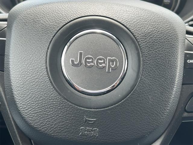 Photo of 2022 Granite Crystal Metallic Clearcoat Jeep Cherokee