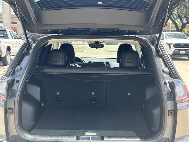 Photo of 2022 Granite Crystal Metallic Clearcoat Jeep Cherokee