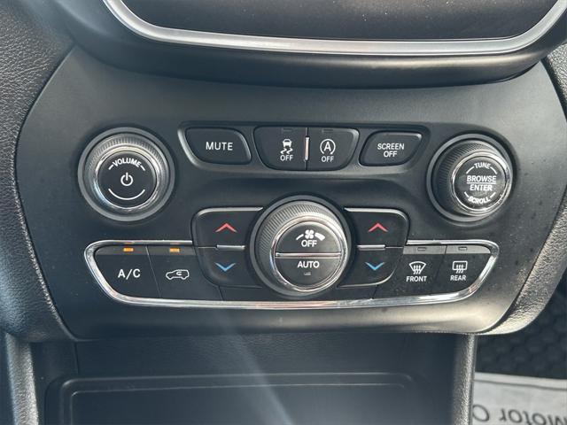 Photo of 2022 Granite Crystal Metallic Clearcoat Jeep Cherokee