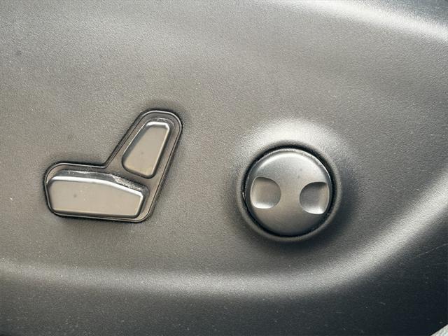 Photo of 2022 Granite Crystal Metallic Clearcoat Jeep Cherokee