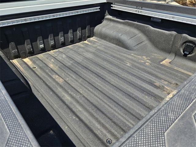 Photo of 2024 Glacier White Nissan Frontier