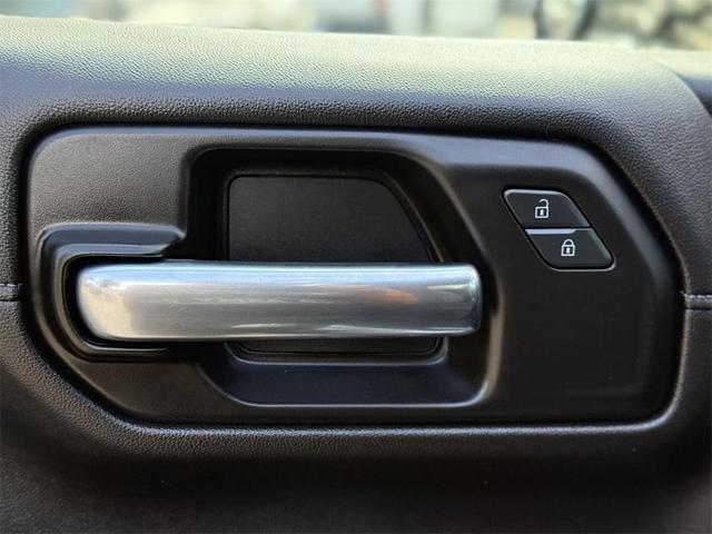 Photo of 2021 Silver Ice Metallic Chevrolet Silverado 1500