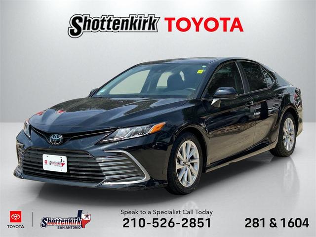 Photo of 2023 Midnight Black Metallic Toyota Camry