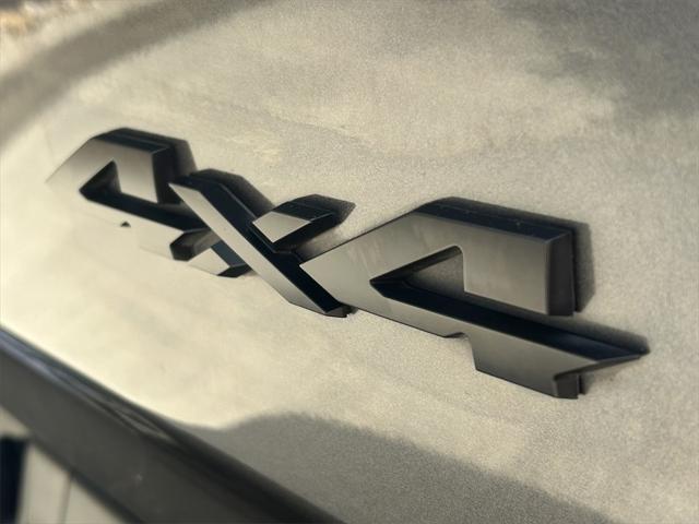 Photo of 2022 Granite Crystal Metallic Clearcoat RAM 1500