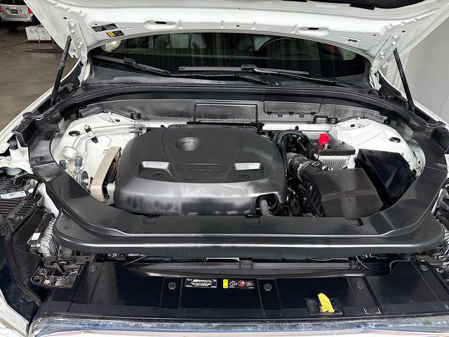 Photo of 2020 White Volvo XC60