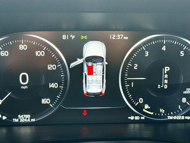 Photo of 2020 White Volvo XC60
