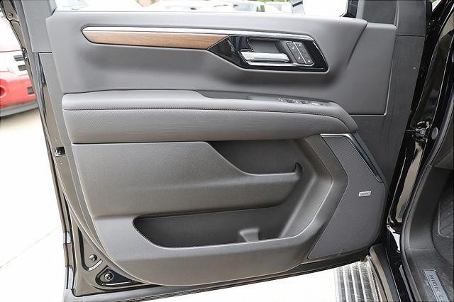 Photo of 2025 Black Chevrolet Suburban
