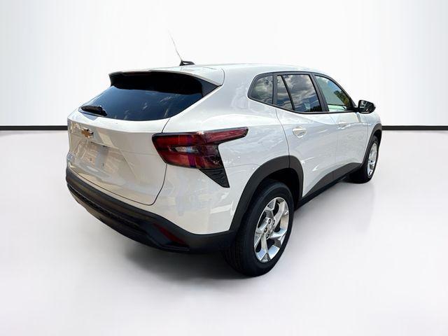 Photo of 2025 Summit White Chevrolet Trax