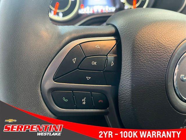 Photo of 2022 Bright White Clearcoat Jeep Cherokee