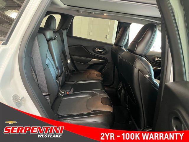 Photo of 2022 Bright White Clearcoat Jeep Cherokee