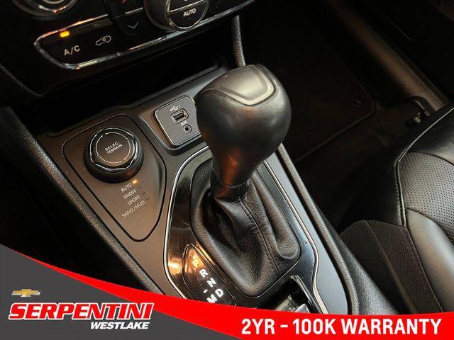 Photo of 2022 Bright White Clearcoat Jeep Cherokee