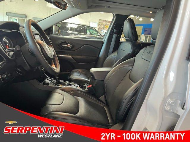 Photo of 2022 Bright White Clearcoat Jeep Cherokee