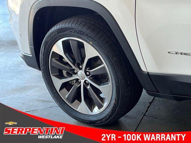 Photo of 2022 Bright White Clearcoat Jeep Cherokee