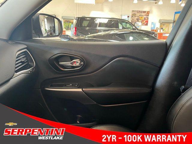 Photo of 2022 Bright White Clearcoat Jeep Cherokee