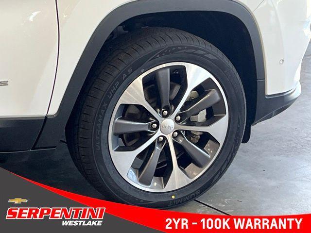 Photo of 2022 Bright White Clearcoat Jeep Cherokee