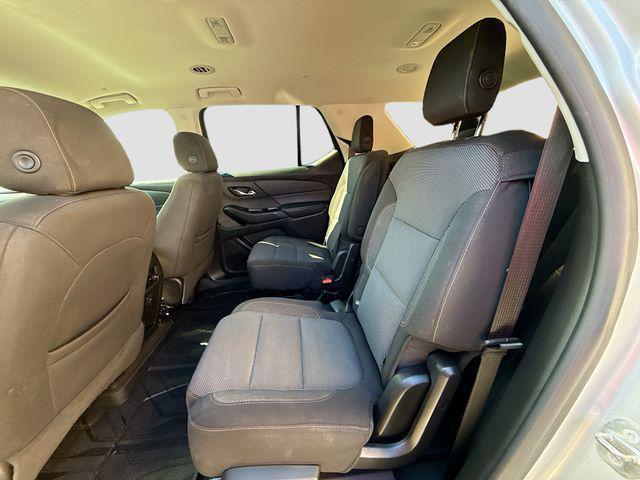 Photo of 2018 Silver Ice Metallic Chevrolet Traverse