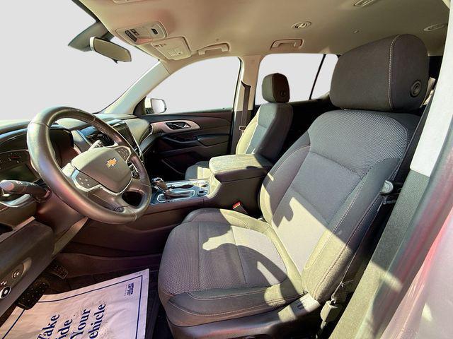 Photo of 2018 Silver Ice Metallic Chevrolet Traverse