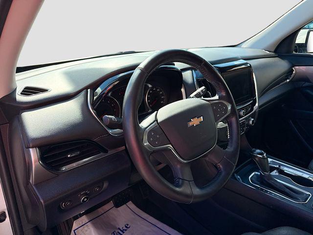 Photo of 2018 Silver Ice Metallic Chevrolet Traverse