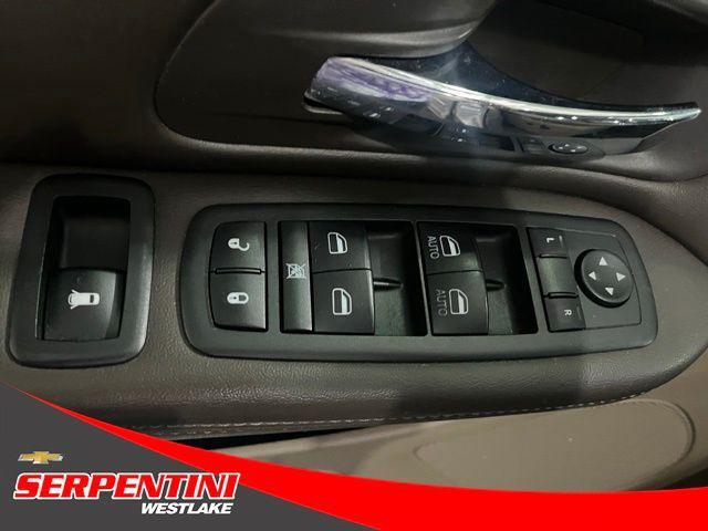 Photo of 2013 Cashmere Pearlcoat Chrysler Town & Country