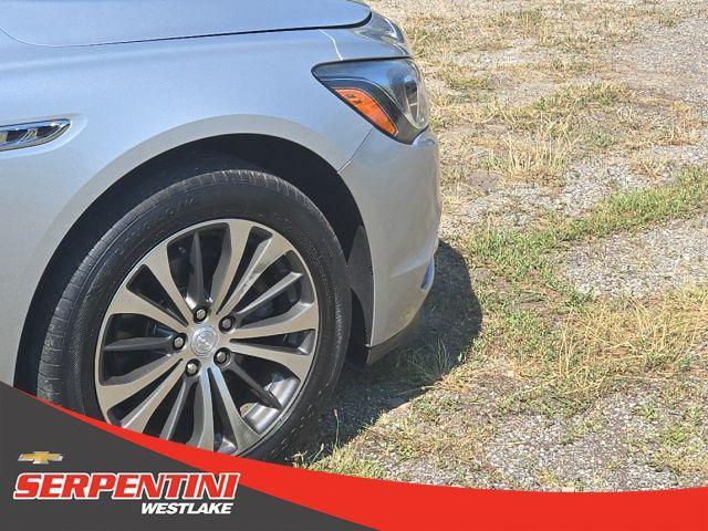 Photo of 2017 Quicksilver Metallic Buick LaCrosse