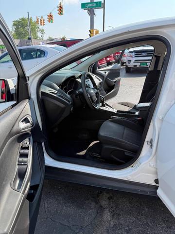 Photo of 2015 White Ford Focus