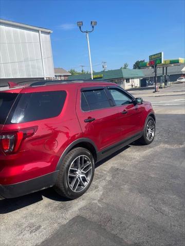 Photo of 2016 Burgundy Ford Explorer